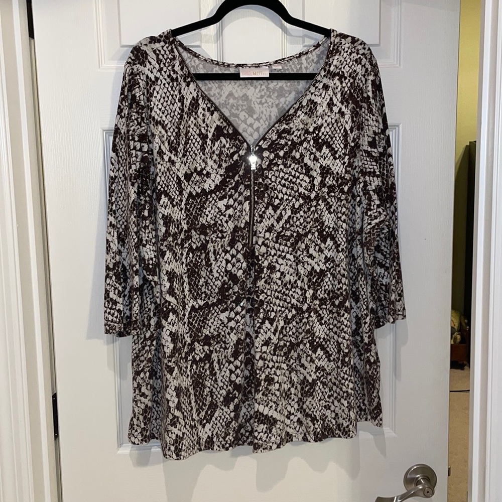 Belle by Kim Gravel Signature Zip 3/4 Sleeve Top
